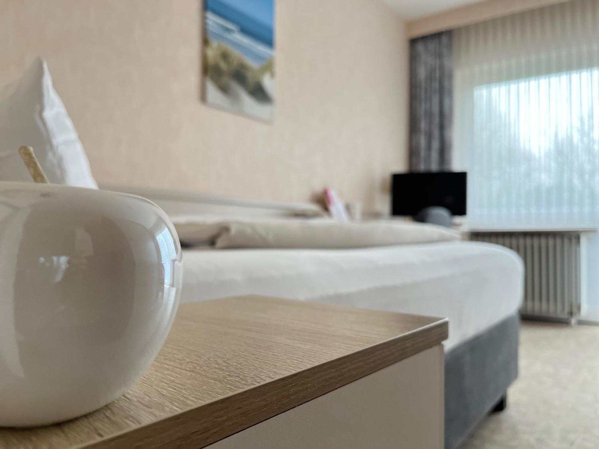Hotel Zum Rosenteich 바트즈위스케나흔 외부 사진