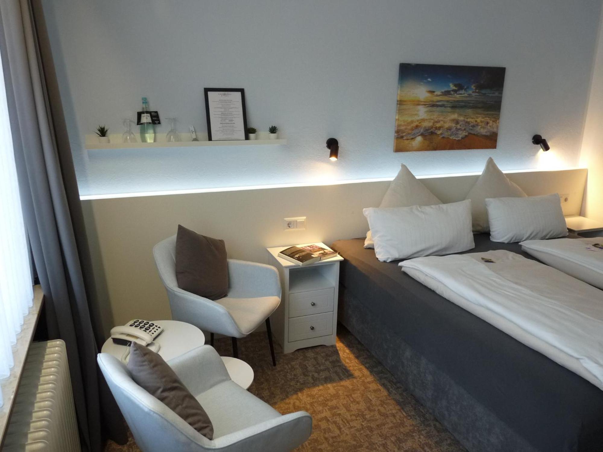 Hotel Zum Rosenteich 바트즈위스케나흔 외부 사진