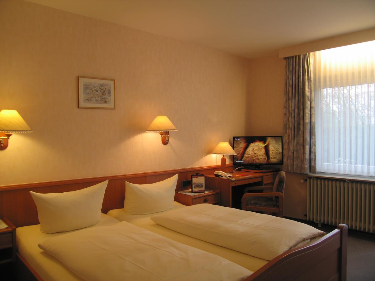 Hotel Zum Rosenteich 바트즈위스케나흔 외부 사진