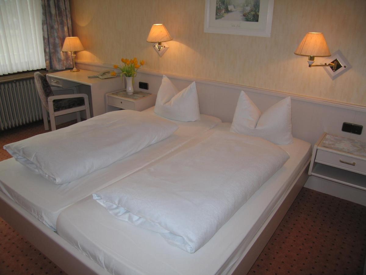 Hotel Zum Rosenteich 바트즈위스케나흔 외부 사진