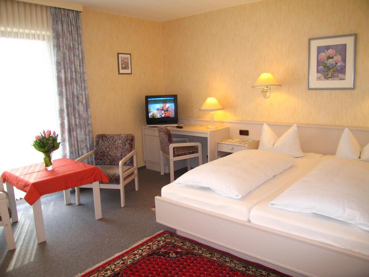 Hotel Zum Rosenteich 바트즈위스케나흔 외부 사진